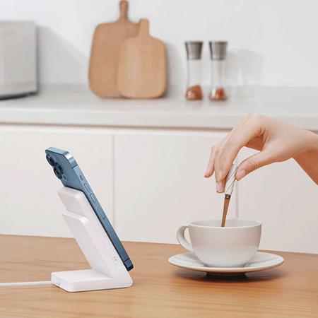 Магнитный беспроводной аккумулятор Xiaomi Magnetic Wireless Power Bank на подставке (P05ZM) Белый Магнитный беспроводной аккумулятор Xiaomi Magnetic Wireless Power Bank на подставке (P05ZM) Белый