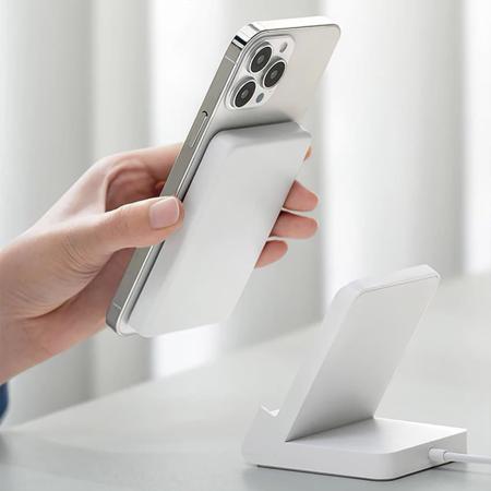 Магнитный беспроводной аккумулятор Xiaomi Magnetic Wireless Power Bank на подставке (P05ZM) Белый Магнитный беспроводной аккумулятор Xiaomi Magnetic Wireless Power Bank на подставке (P05ZM) Белый